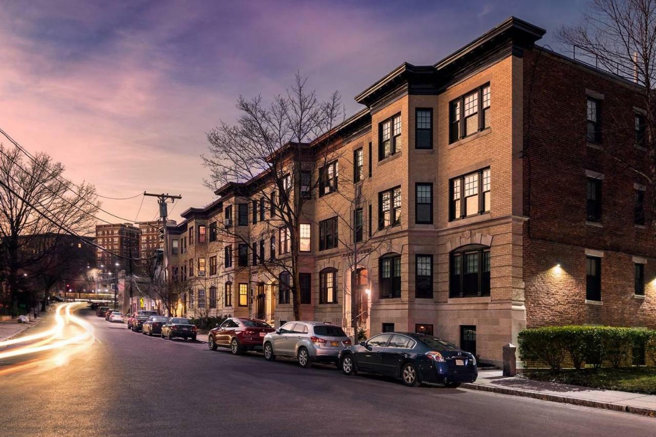 A Stylish Stay W/ A Queen Bed, Heated Floors.. #15 Brookline Exterior photo